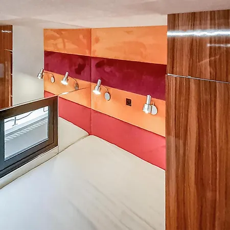 Gorgeous Ship In With Sauna *